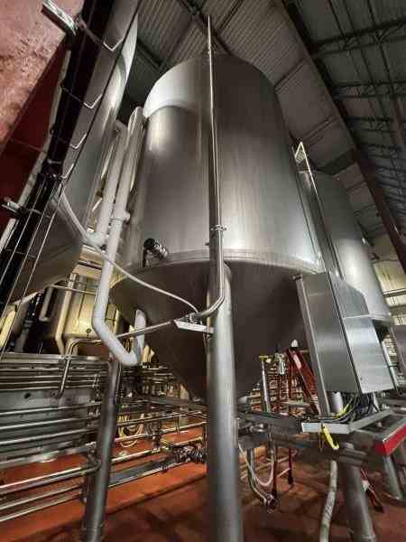 8300 Gallon Mueller 304 Stainless Steel Tank