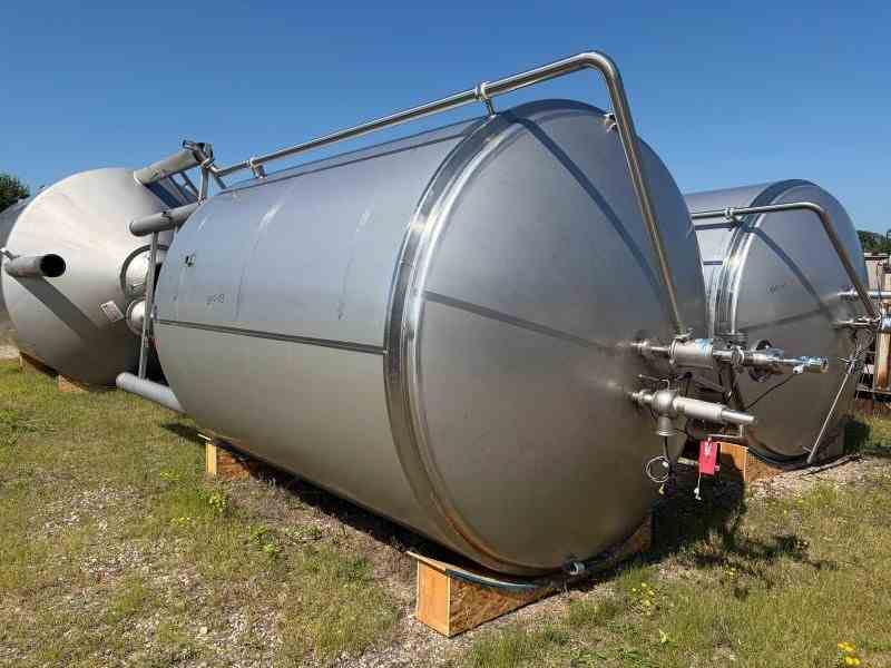 Mueller Stainless Steel Tank - 4150 Gal