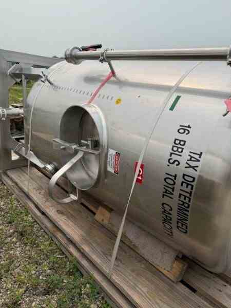 16-bbl-dme-stainless-steel-tank