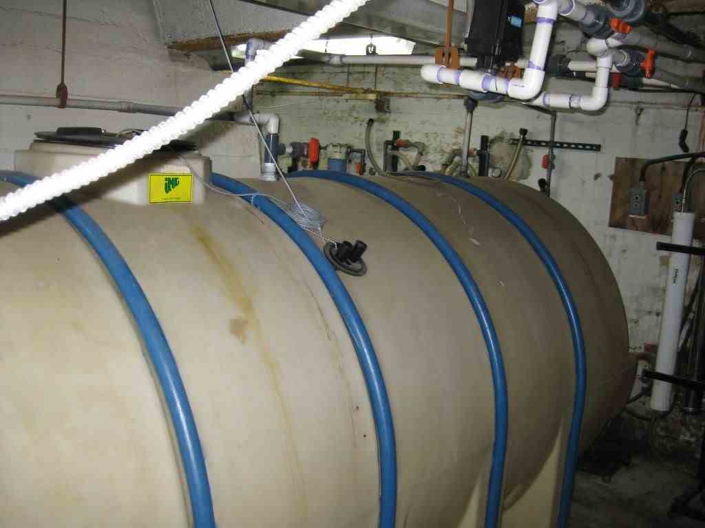 1600 Gal IMG Polythylene Tank